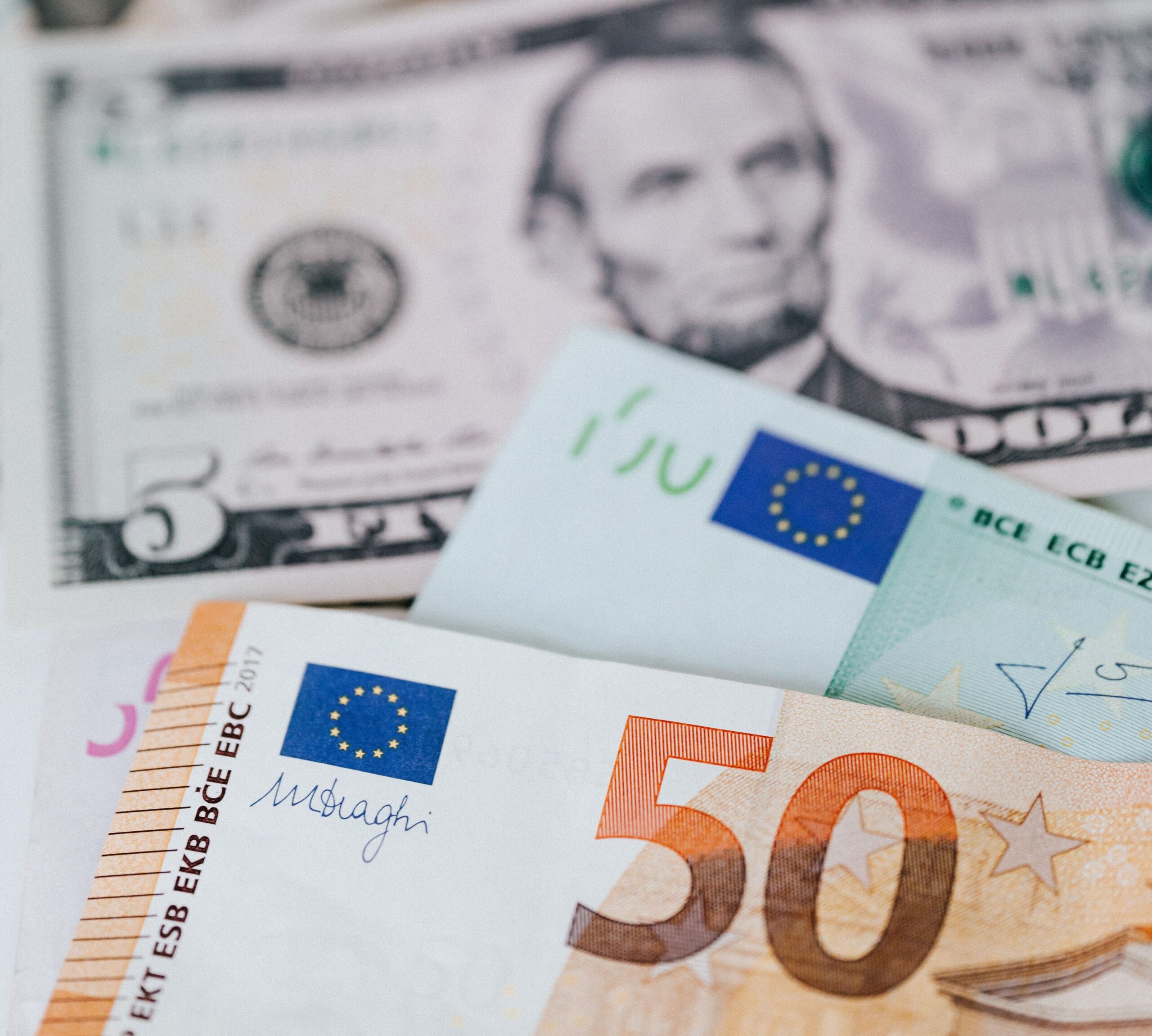 Debito pubblico, costi record. Per i paesi del G7 2mila miliardi l’anno
